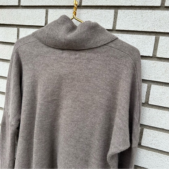Cynthia Rowley Extrafine Merino Wool Knit Sweater Cowl Neck Boxy Fit Taupe S/M - Picture 6 of 7